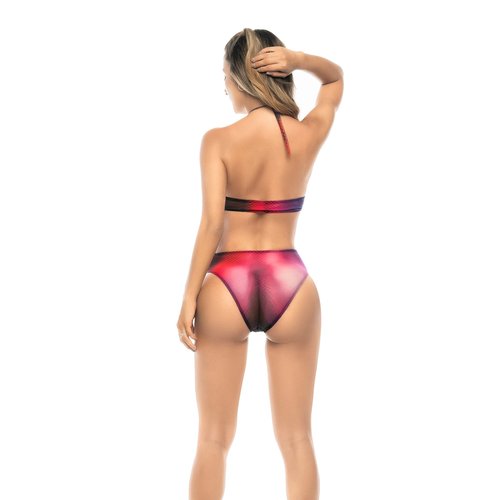 Be the center of attention wherever you go by pairing this set with worn shorts.