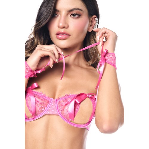 Feel confident and irresistible in this bold four-piece set, designed to unleash your sexi