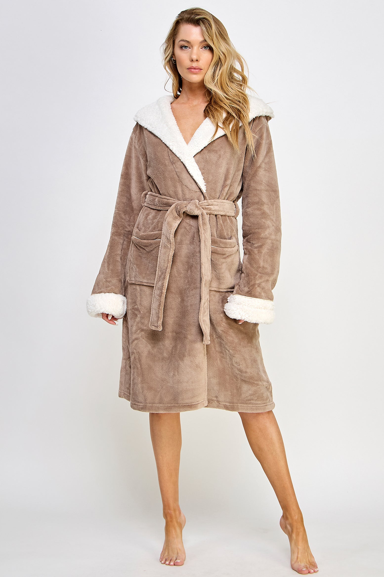 2482 Sydney Robe
