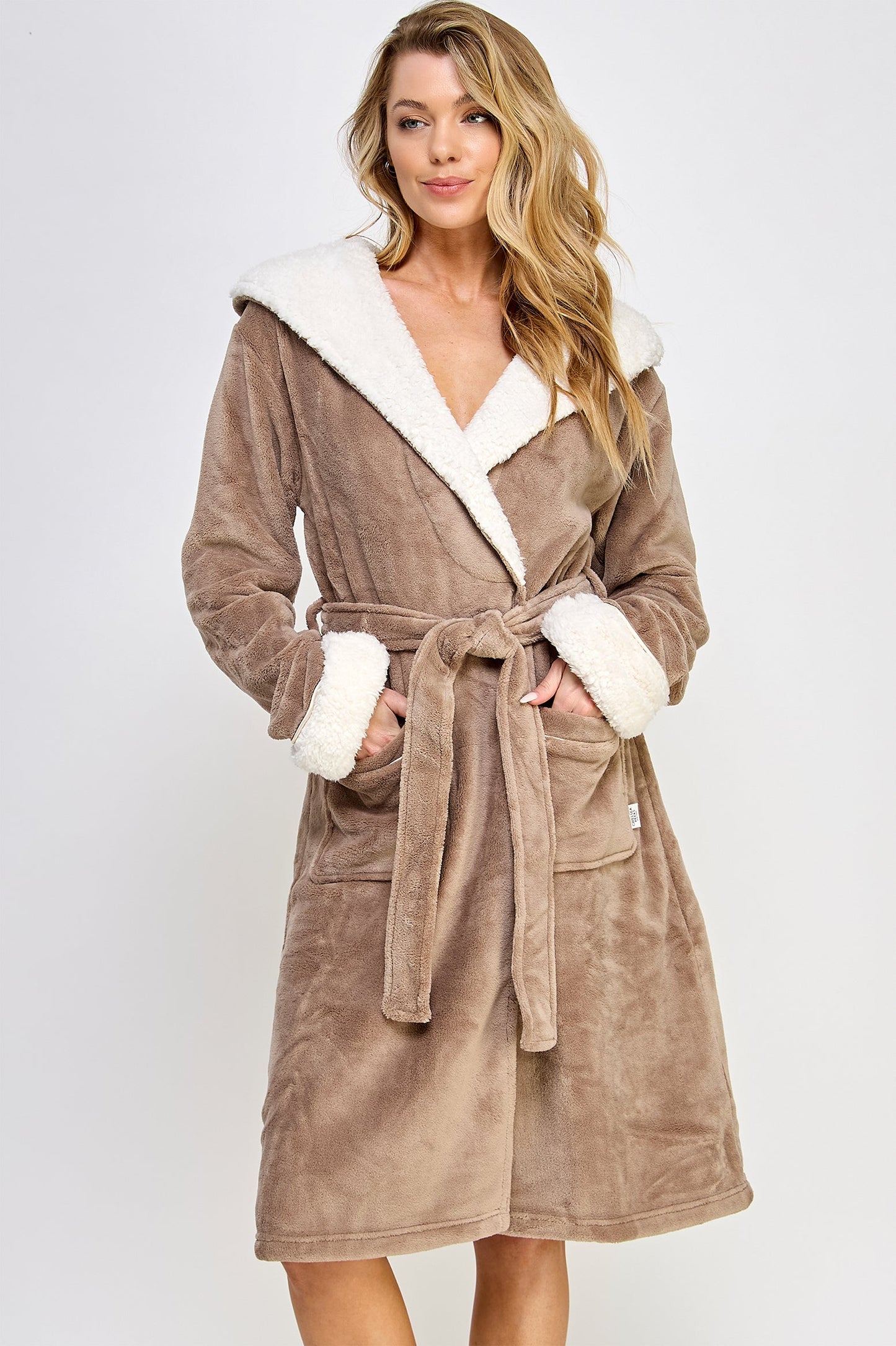 2482 Sydney Robe