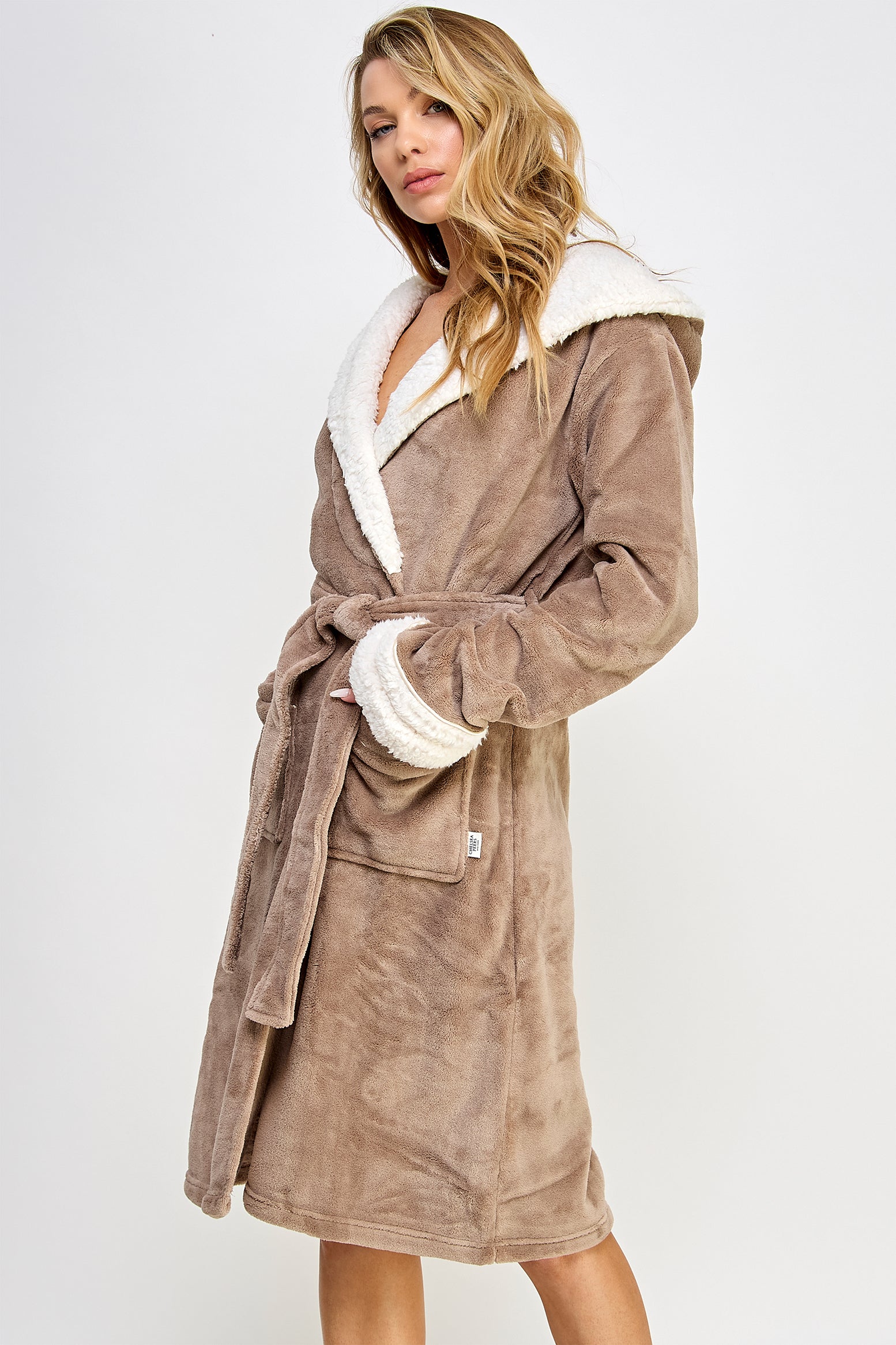 2482 Sydney Robe