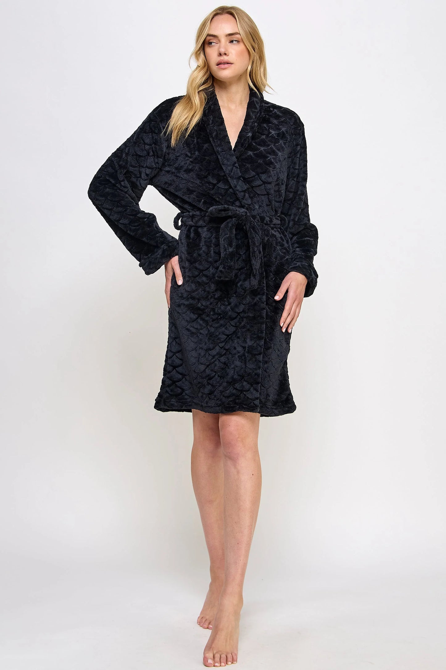 2490 Ariel Robe