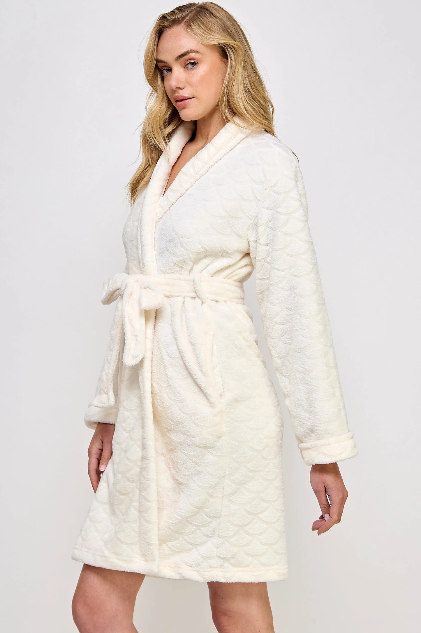 2490 Ariel Robe