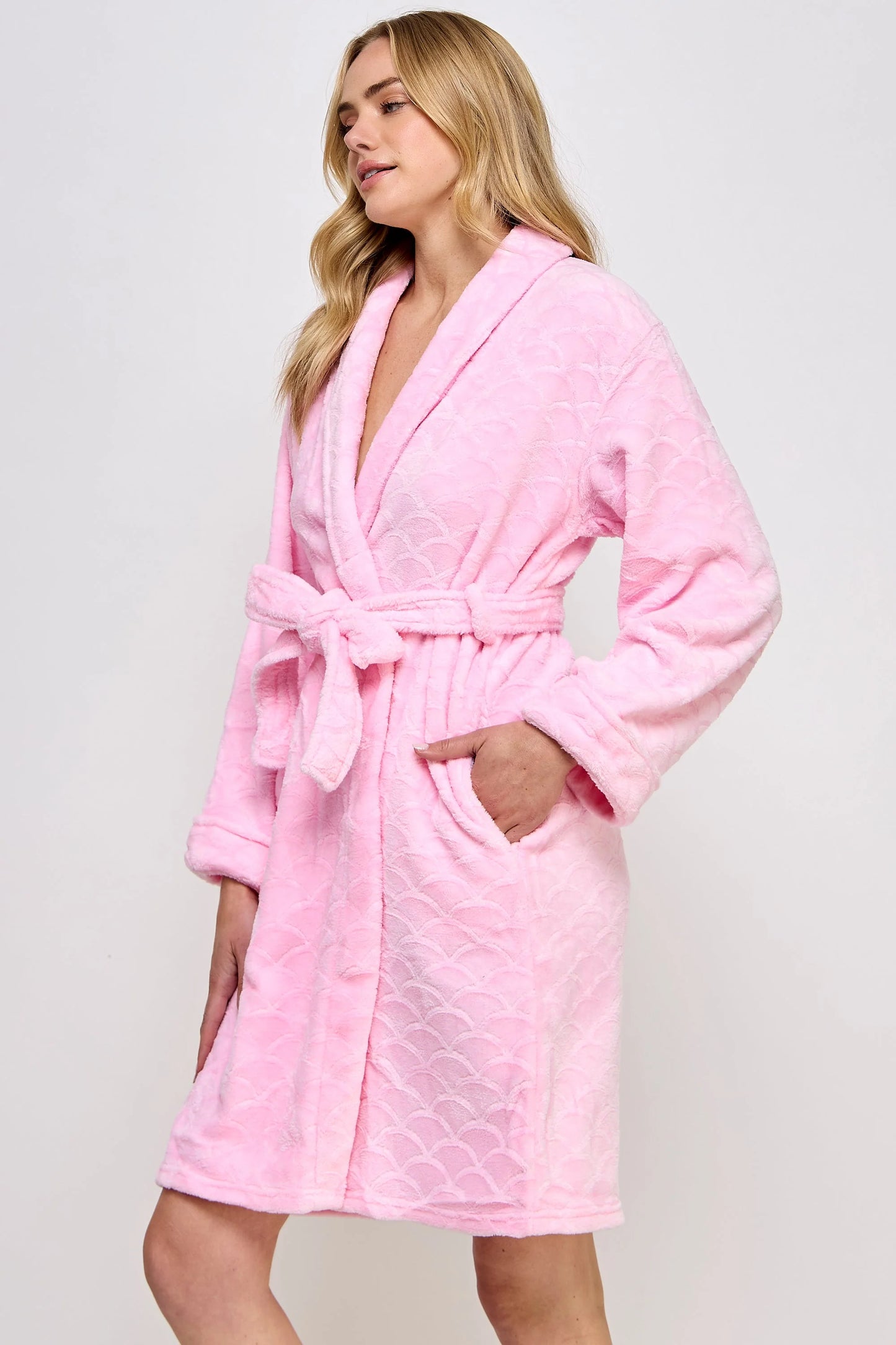 2490 Ariel Robe