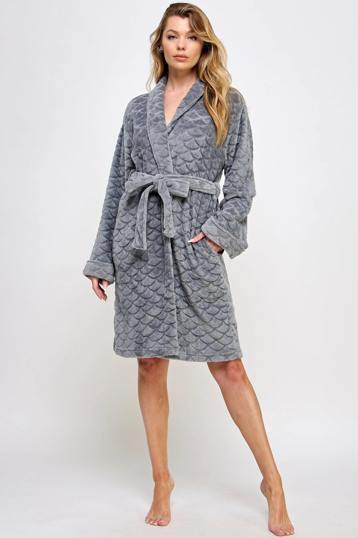 2490 Ariel Robe