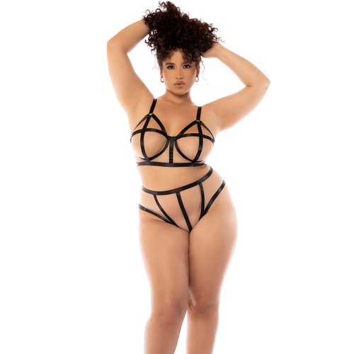 Explore the illusion of nudity and embrace clean lines that enhance your silhouette. This
