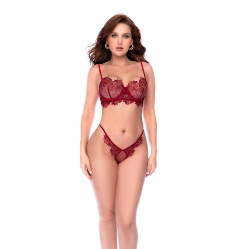 Two-piece set featuring an embroidered lace bra with adjustable straps and a matching thon