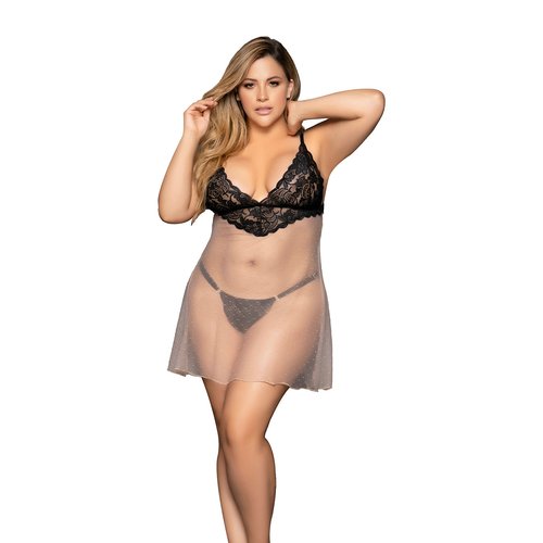 Transparency and sophistication. Lightweight mesh with delicate stitches, sumptuous floral