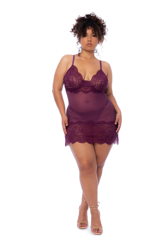 A deep color that evokes sensual feelings. Eyelash lace babydoll with underwire, side slit