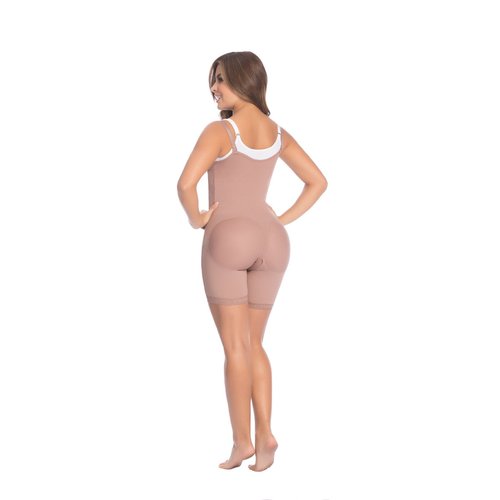 Body Girdle-Mid Thigh 3 level hook. Offers tummy and waist control to show off an hourglas