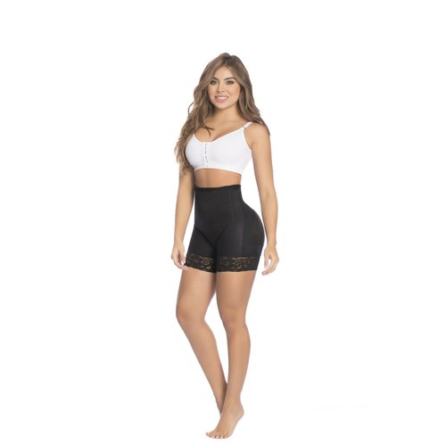 Medium Waist Panty with lace and silicone Hiphugger. Panty with medium compression to cont