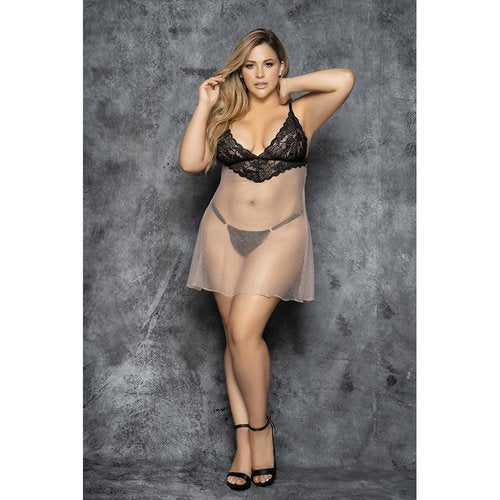 Transparency and sophistication. Lightweight mesh with delicate stitches, sumptuous floral