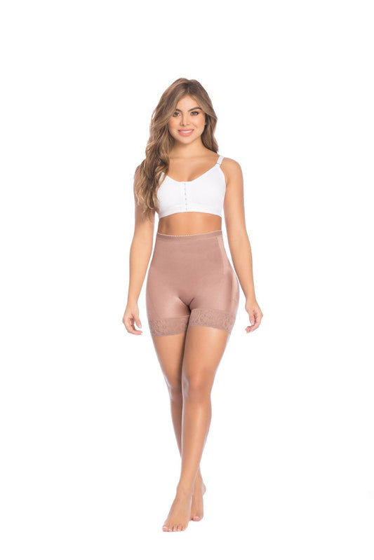 Medium Waist Panty with lace and silicone Hiphugger. Panty with medium compression to cont