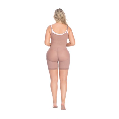 Body Girdle-Mid Thigh 3 level hook. Offers tummy and waist control to show off an hourglas