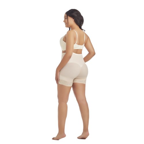 Medium Waist Panty with lace and silicone Hiphugger. Panty with medium compression to cont