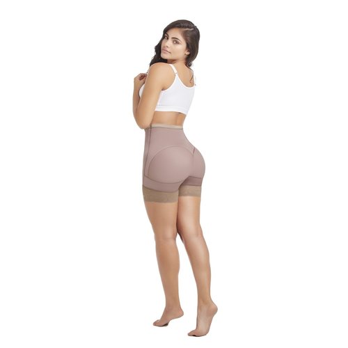 Medium Waist Panty with lace and silicone Hiphugger. Panty with medium compression to cont