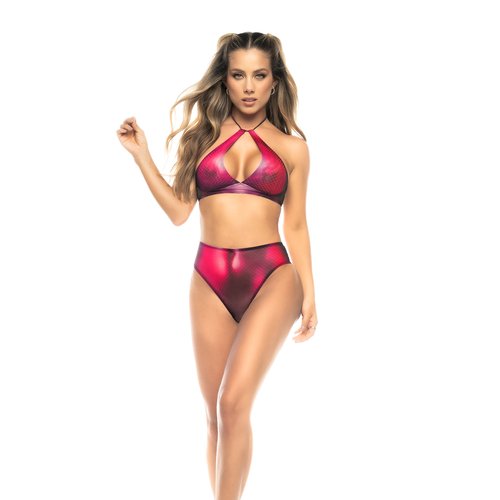 Be the center of attention wherever you go by pairing this set with worn shorts.